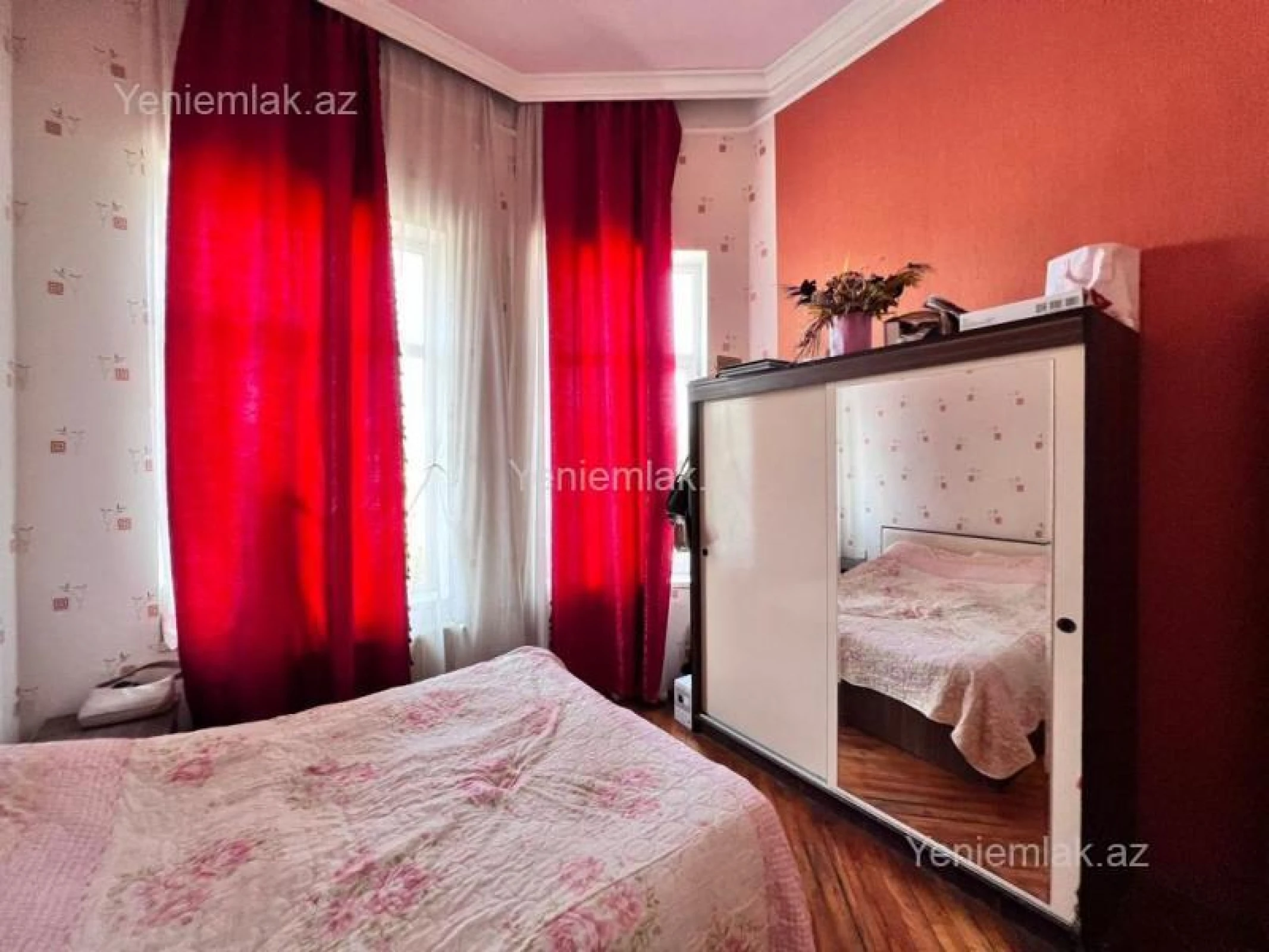 Satılır 15 otaqlı həyət evi 560 m²