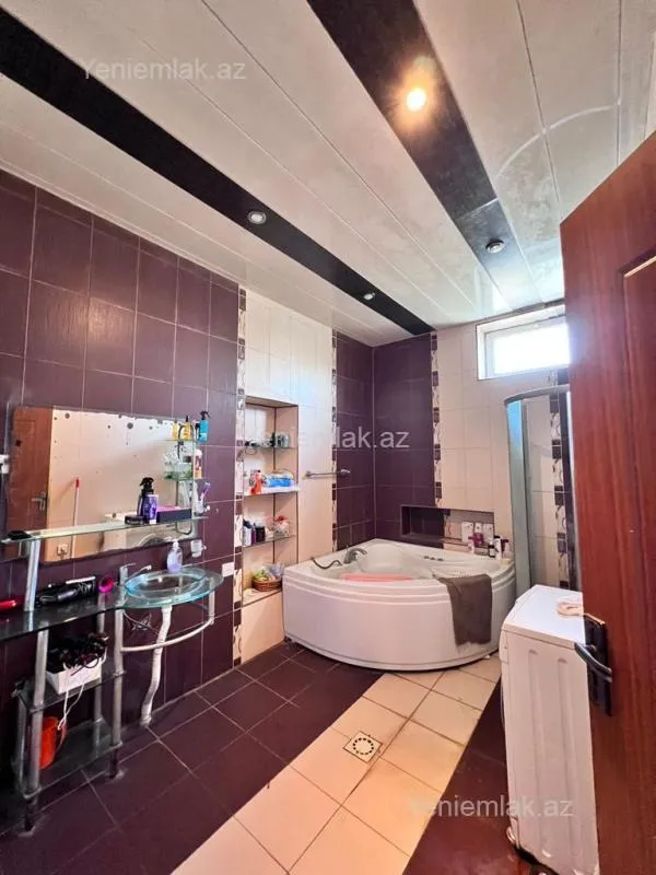 Satılır 15 otaqlı həyət evi 560 m²