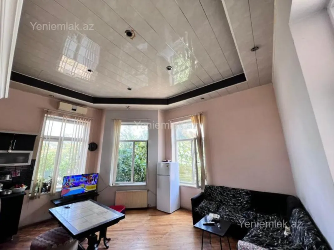 Satılır 15 otaqlı həyət evi 560 m²