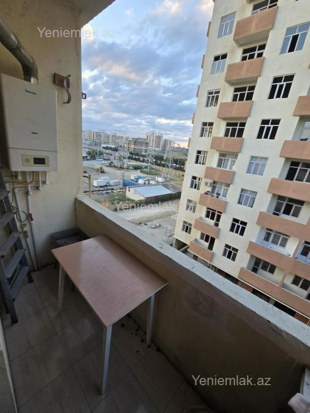 Satılır 3 otaqlı yeni tikili 77 m²