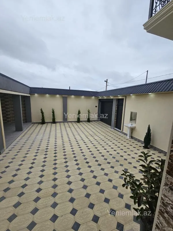 Satılır 5 otaqlı həyət evi 200 m²