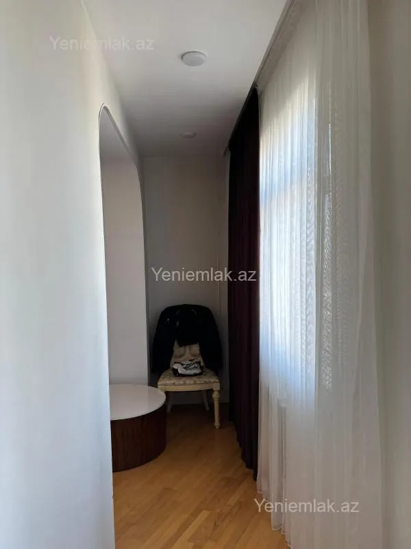 Satılır 4 otaqlı köhnə tikili 100 m²