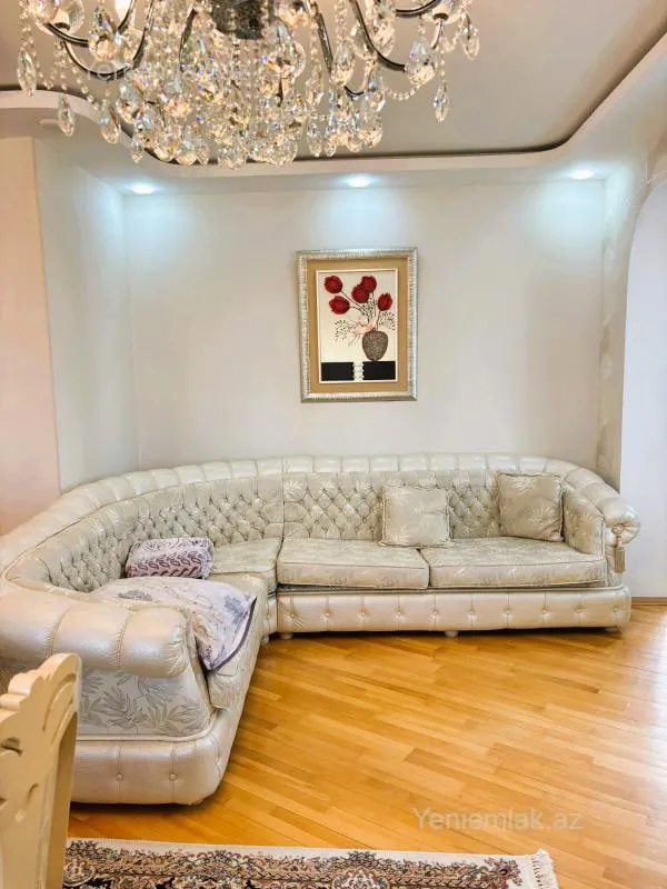 Satılır 4 otaqlı köhnə tikili 100 m²