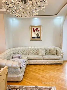 Satılır 4 otaqlı köhnə tikili 100 m²