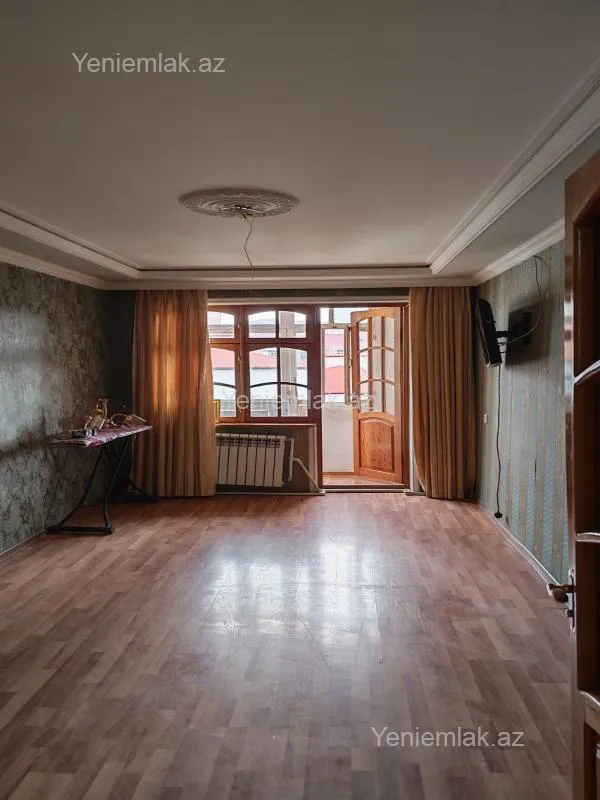 Satılır 3 otaqlı köhnə tikili 70 m²