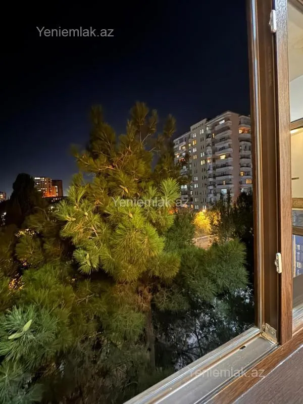 Satılır 5 otaqlı köhnə tikili 130 m²