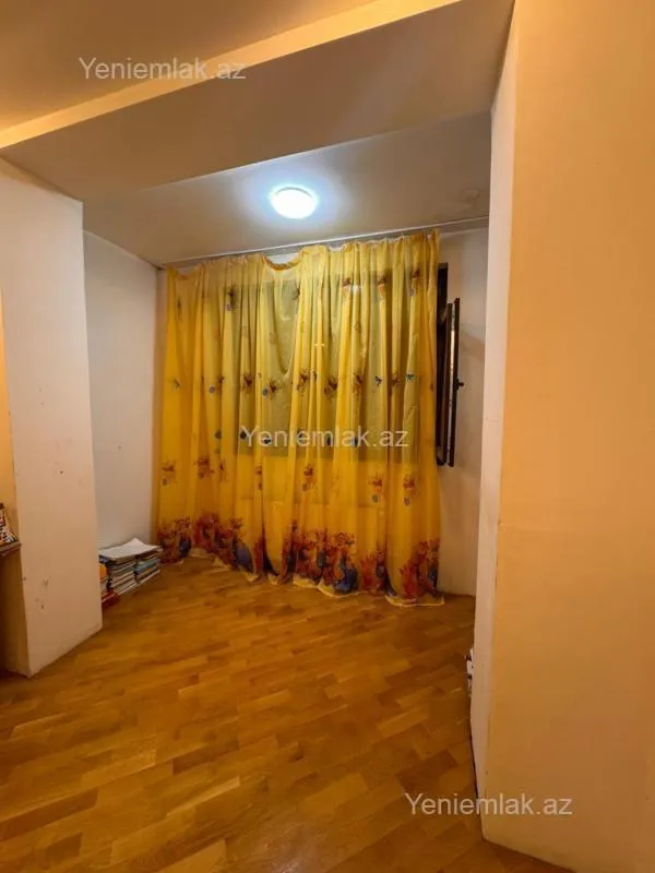 Satılır 5 otaqlı köhnə tikili 130 m²