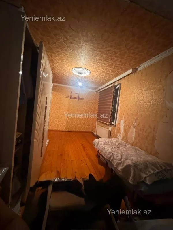 Satılır 5 otaqlı köhnə tikili 130 m²