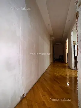 Satılır 5 otaqlı köhnə tikili 130 m²