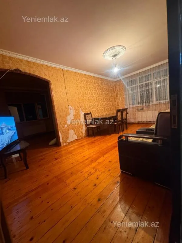Satılır 5 otaqlı köhnə tikili 130 m²