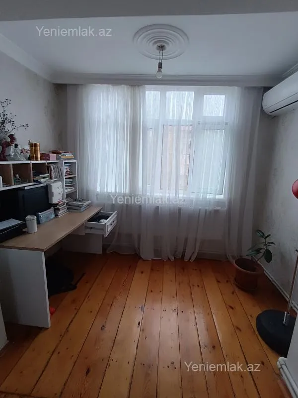 Satılır 3 otaqlı köhnə tikili 80 m²