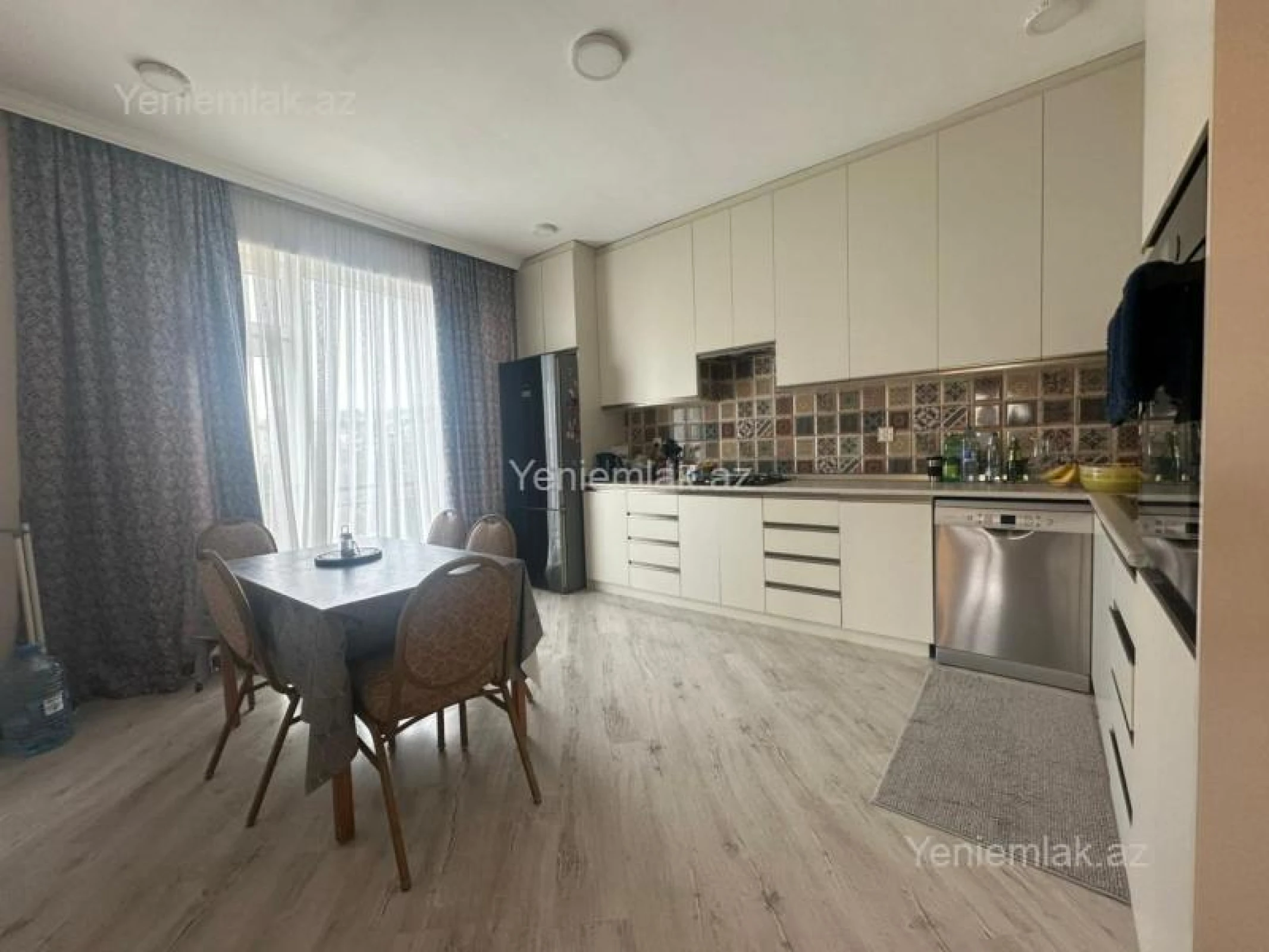 Satılır 13 otaqlı həyət evi 500 m²