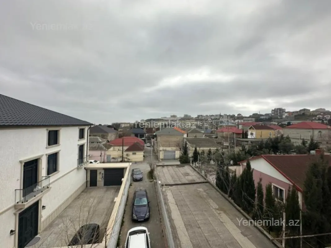 Satılır 13 otaqlı həyət evi 500 m²