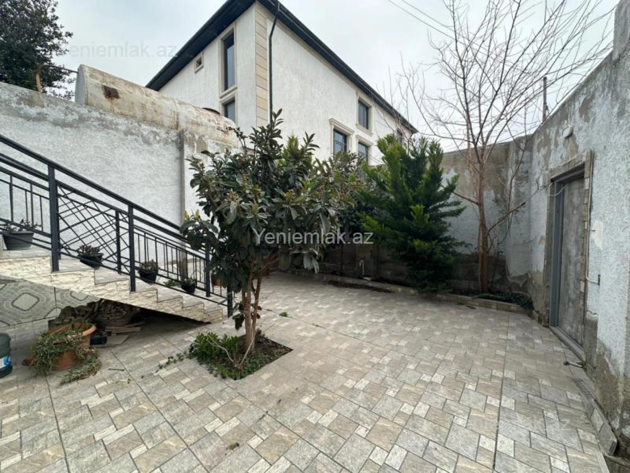 Satılır 13 otaqlı həyət evi 500 m²