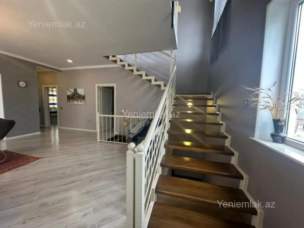 Satılır 13 otaqlı həyət evi 500 m²