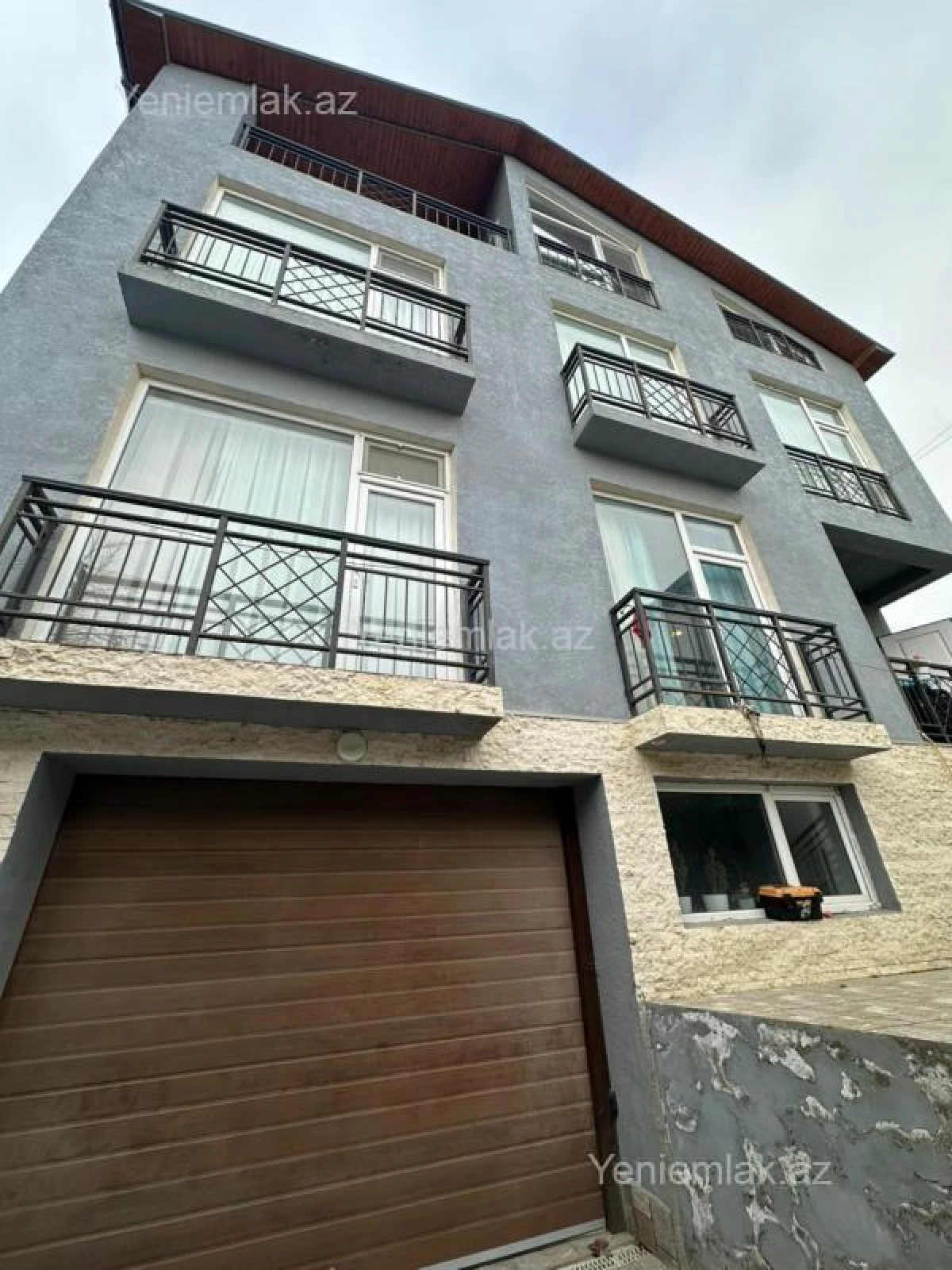 Satılır 13 otaqlı həyət evi 500 m²
