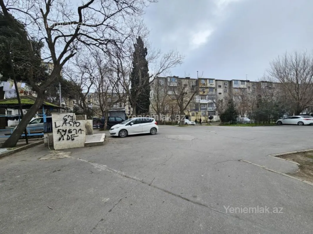 Satılır 1 otaqlı köhnə tikili 35 m²