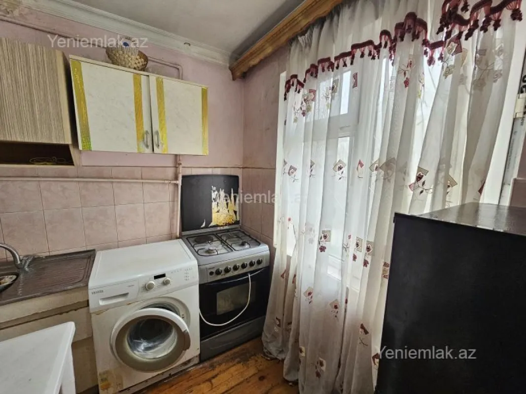 Satılır 1 otaqlı köhnə tikili 35 m²
