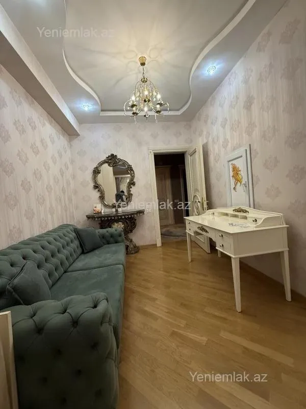 Satılır 4 otaqlı yeni tikili 180 m²