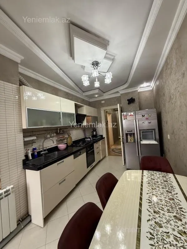 Satılır 4 otaqlı yeni tikili 180 m²