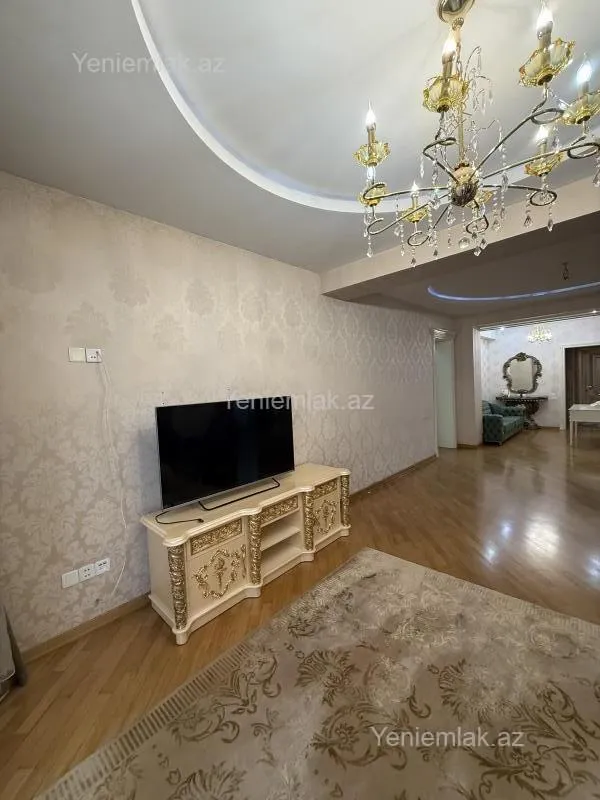 Satılır 4 otaqlı yeni tikili 180 m²