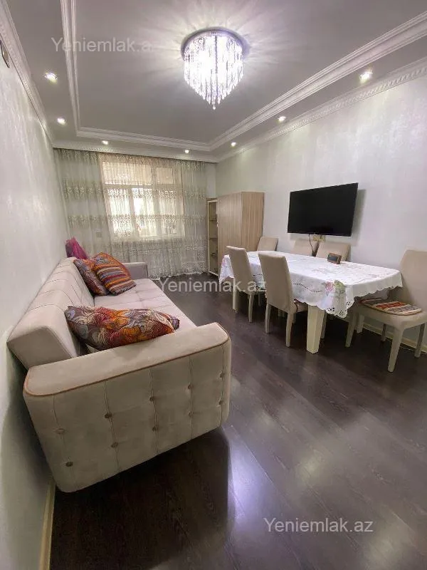 Satılır 5 otaqlı köhnə tikili 100 m²