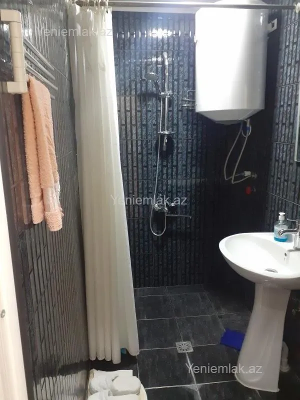 Satılır 2 otaqlı köhnə tikili 60 m²
