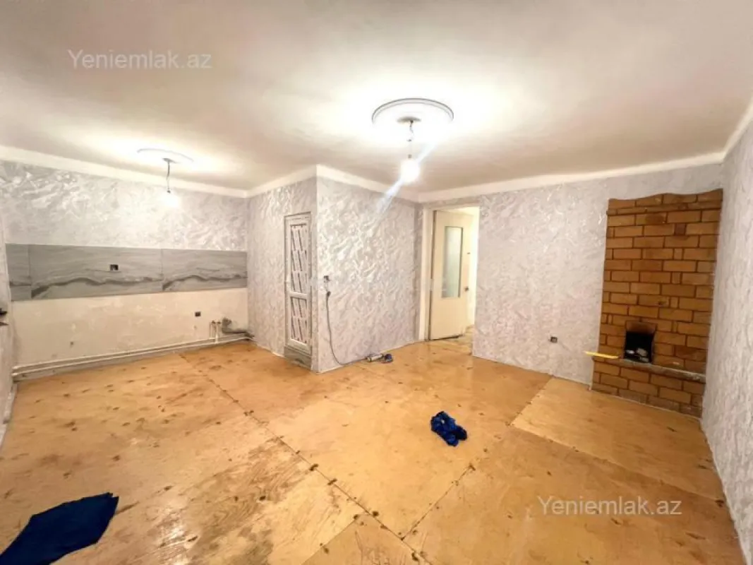 Satılır 2 otaqlı köhnə tikili 42 m²