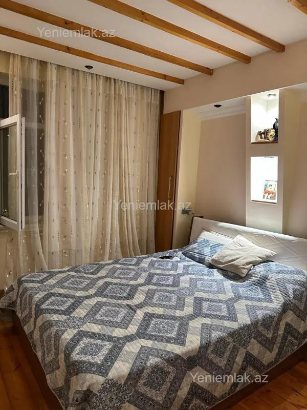 Satılır 4 otaqlı köhnə tikili 100 m²