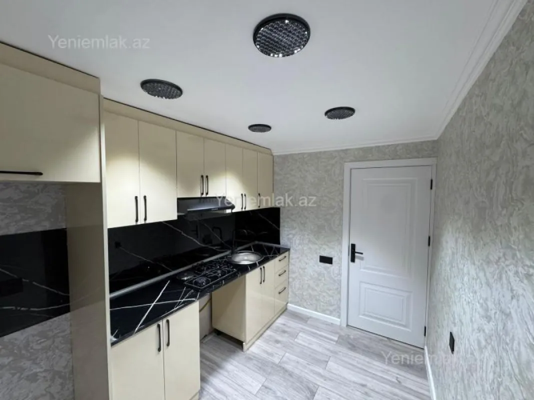 Satılır 3 otaqlı köhnə tikili 80 m²