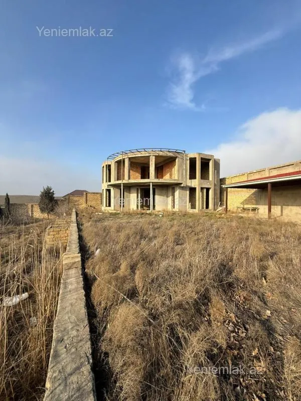 Satılır 7 otaqlı həyət evi 300 m²