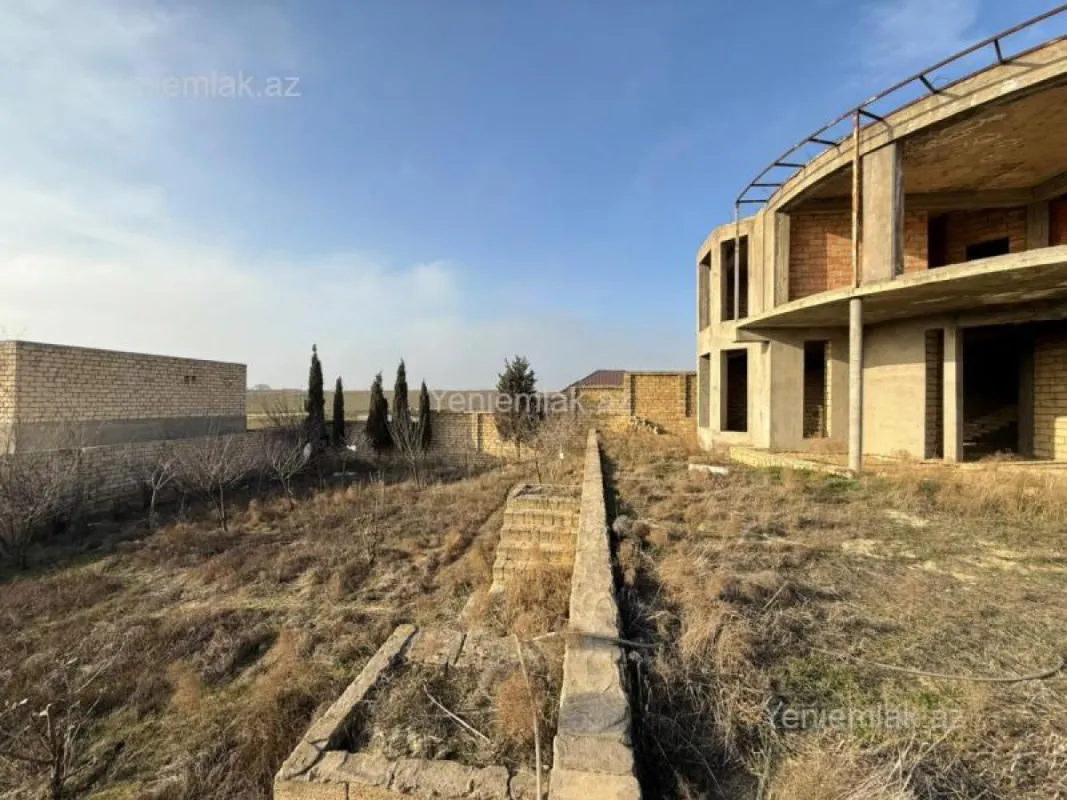 Satılır 7 otaqlı həyət evi 300 m²