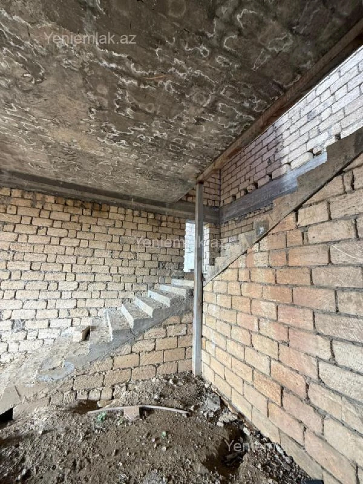 Satılır 7 otaqlı həyət evi 300 m²