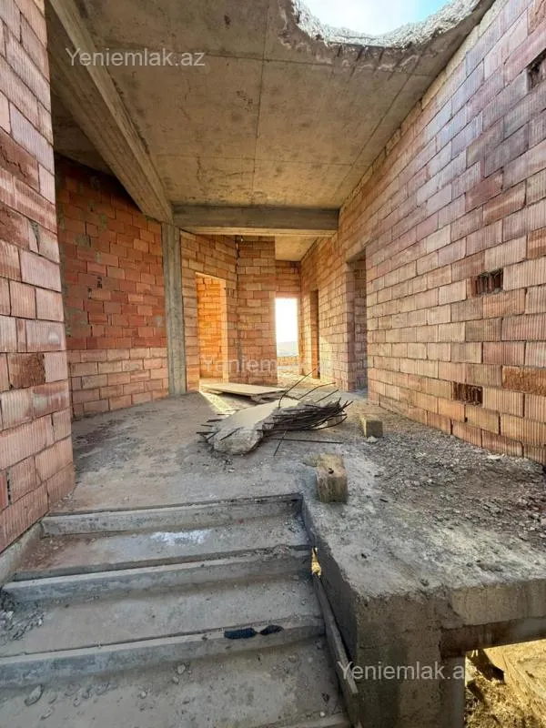 Satılır 7 otaqlı həyət evi 300 m²