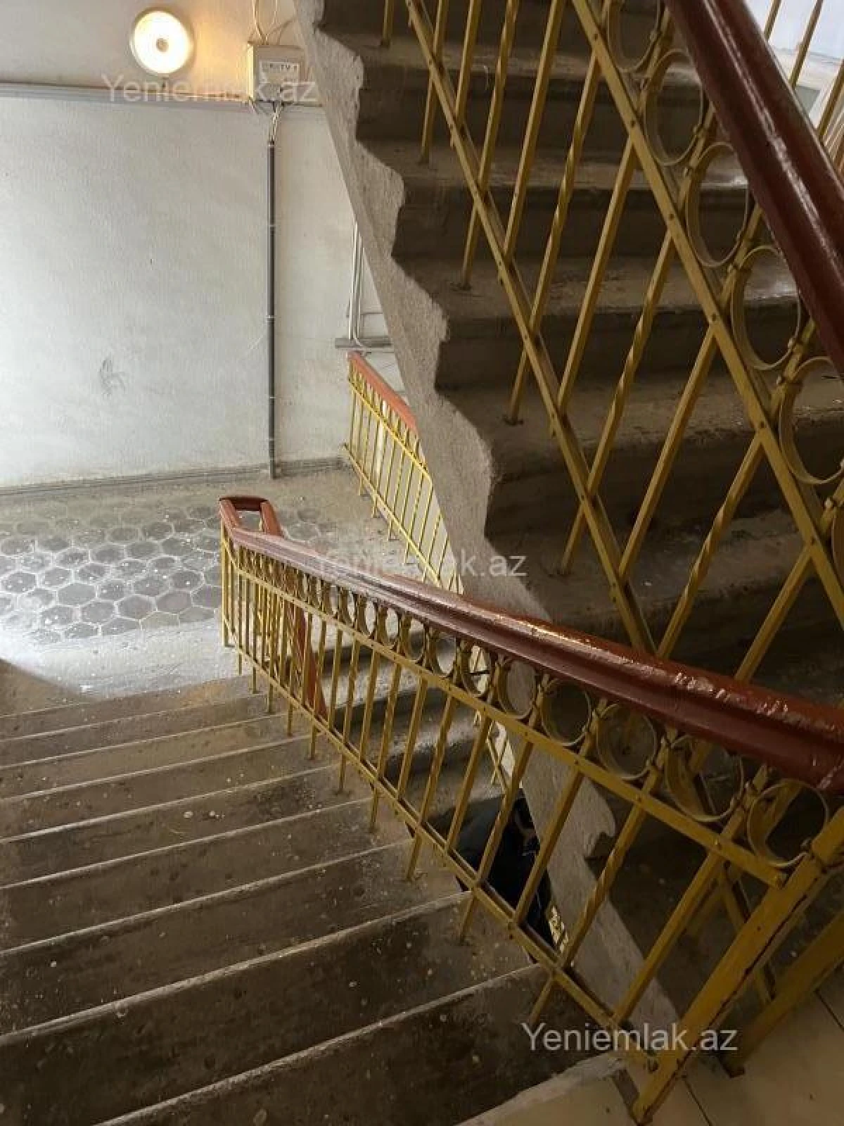 Satılır 3 otaqlı köhnə tikili 75 m²