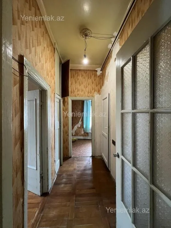 Satılır 3 otaqlı köhnə tikili 75 m²