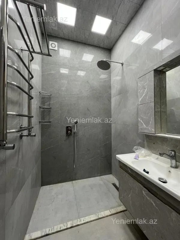Satılır 3 otaqlı köhnə tikili 75 m²