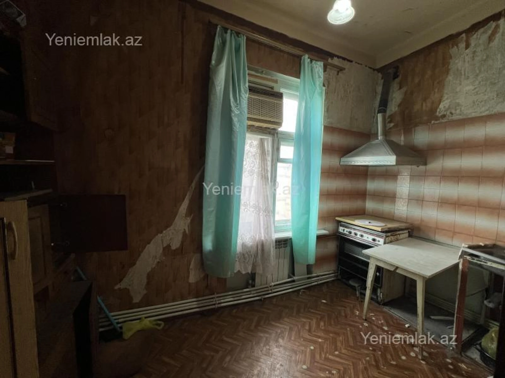 Satılır 3 otaqlı köhnə tikili 75 m²