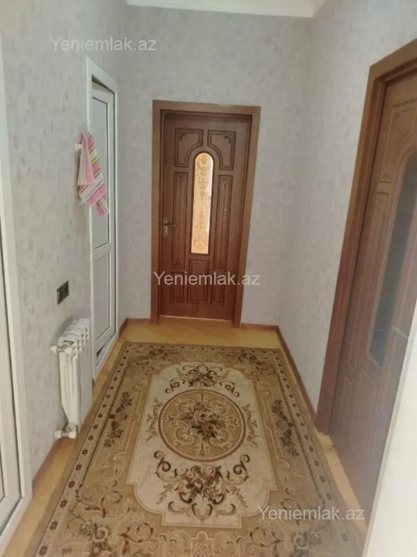 Satılır 5 otaqlı həyət evi 200 m²