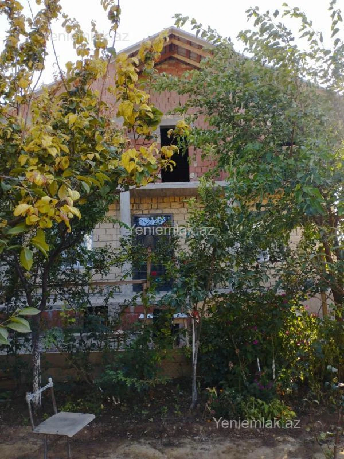 Satılır 6 otaqlı həyət evi 180 m²