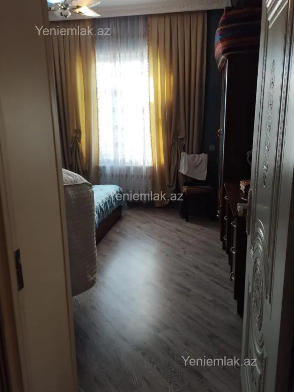 Satılır 6 otaqlı həyət evi 180 m²
