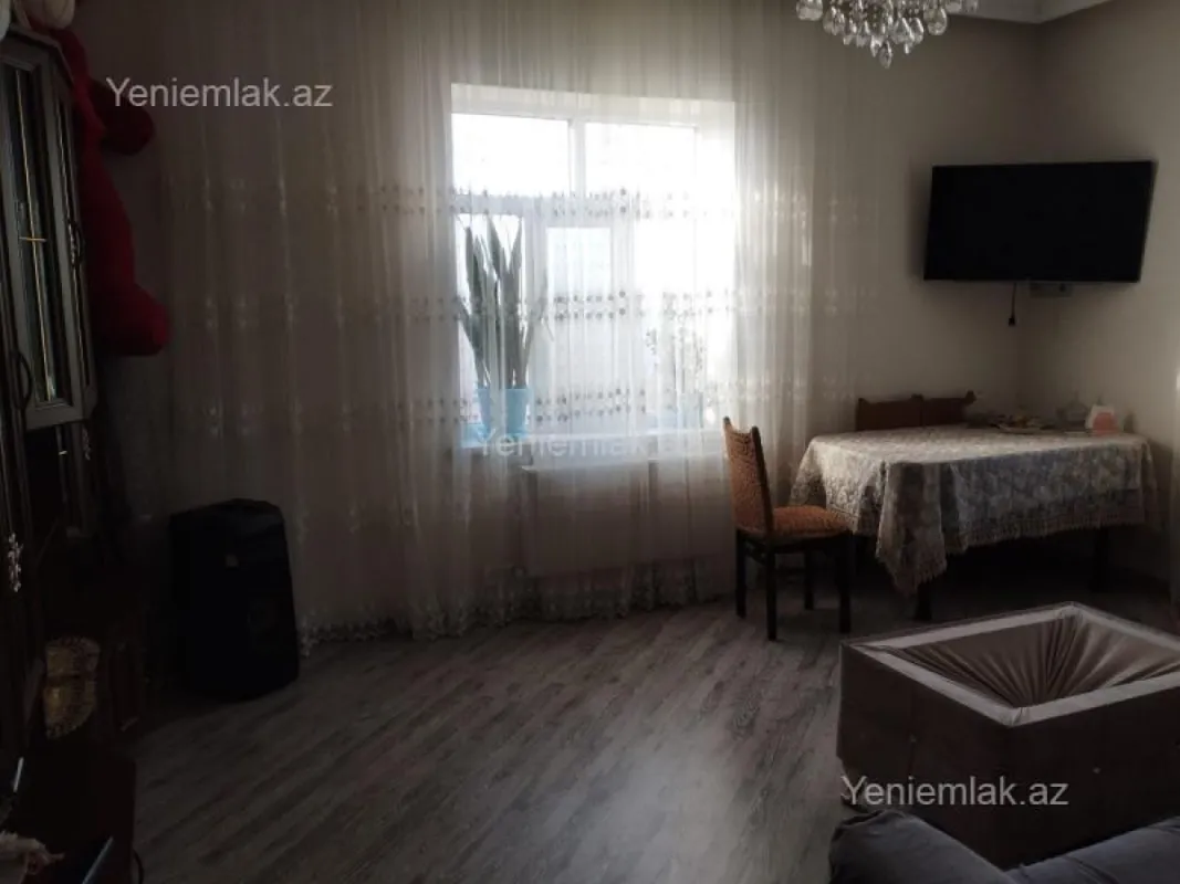 Satılır 6 otaqlı həyət evi 180 m²