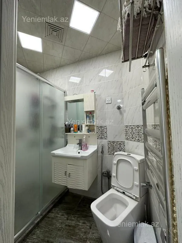 Satılır 3 otaqlı köhnə tikili 90 m²