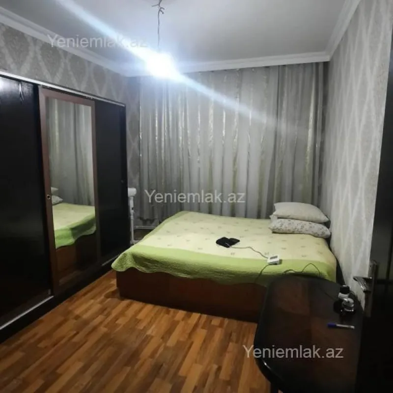 Satılır 2 otaqlı köhnə tikili 60 m²
