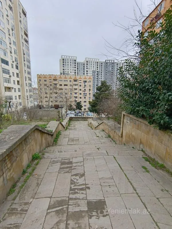 Satılır 3 otaqlı köhnə tikili 80 m²