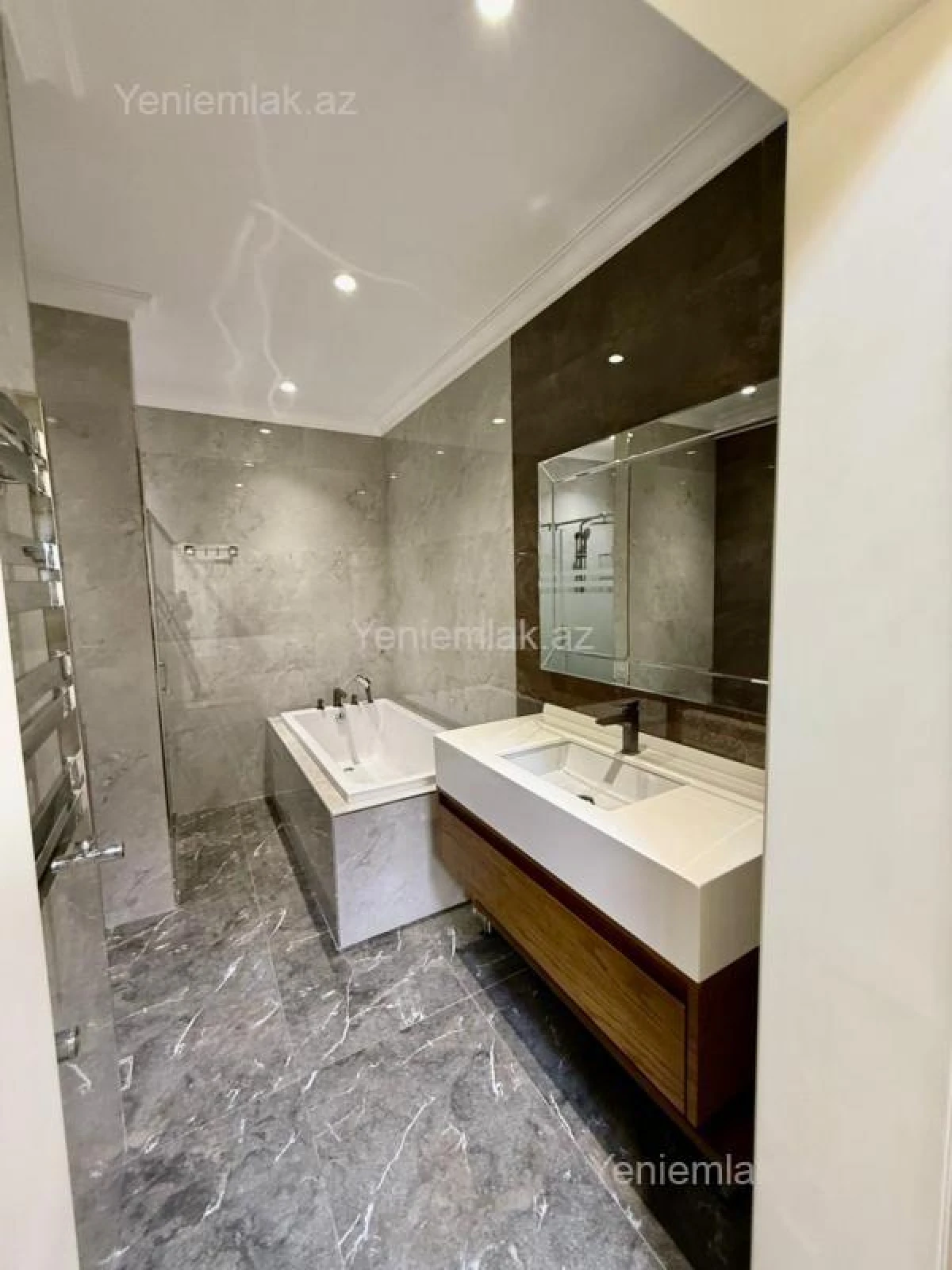 Satılır 4 otaqlı yeni tikili 205 m²