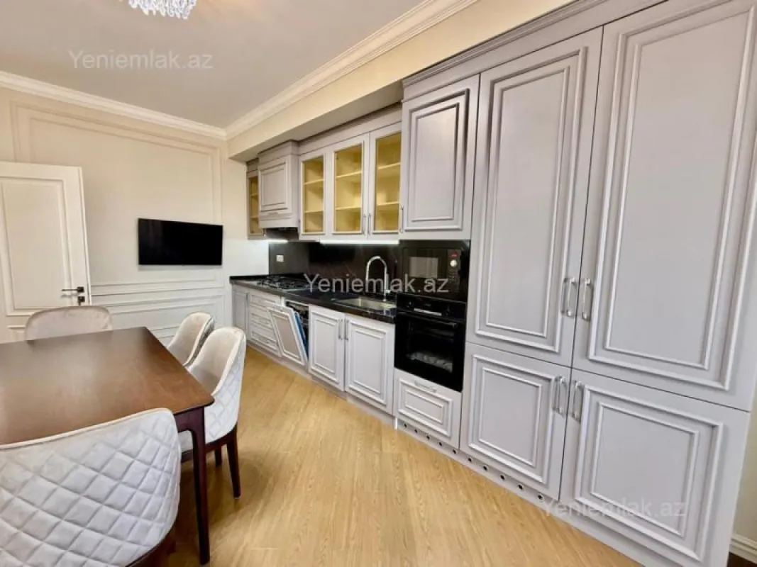 Satılır 4 otaqlı yeni tikili 205 m²