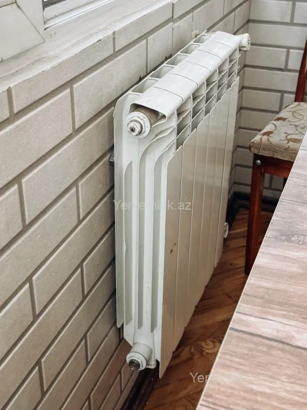 Satılır 2 otaqlı köhnə tikili 60 m²