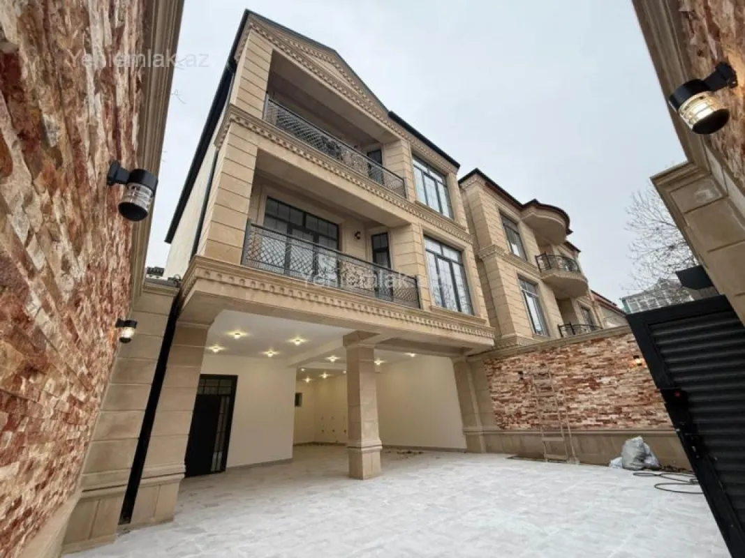 Satılır 7 otaqlı həyət evi 400 m²