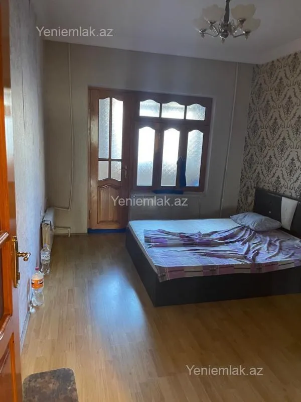 Satılır 2 otaqlı köhnə tikili 65 m²